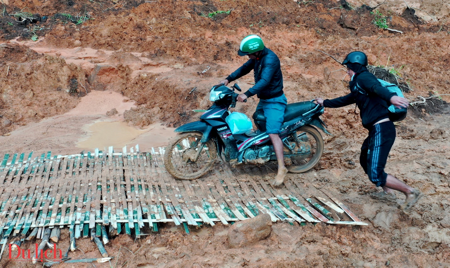 lam duong tam bang tre, nua lo o di lai qua vung lo nui - 11