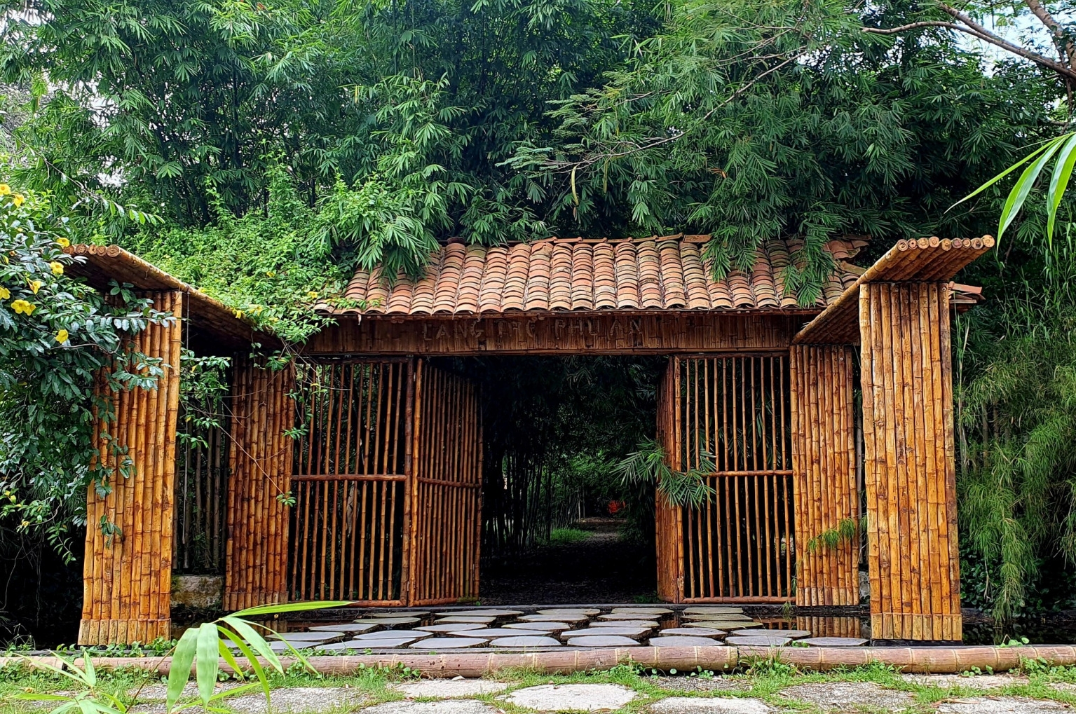 'Chạm' vào làng tre Phú An – Bảo tàng 'sống' của tre Việt - 1