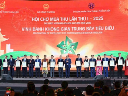  - Lâm Đồng được vinh danh “Không gian trưng bày tiêu biểu” tại Hội chợ Mùa Thu