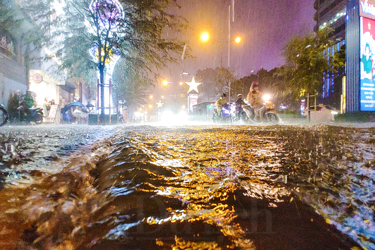 Cơn mưa giông tháng 11 vang vọng về bản tình ca cũ - 4