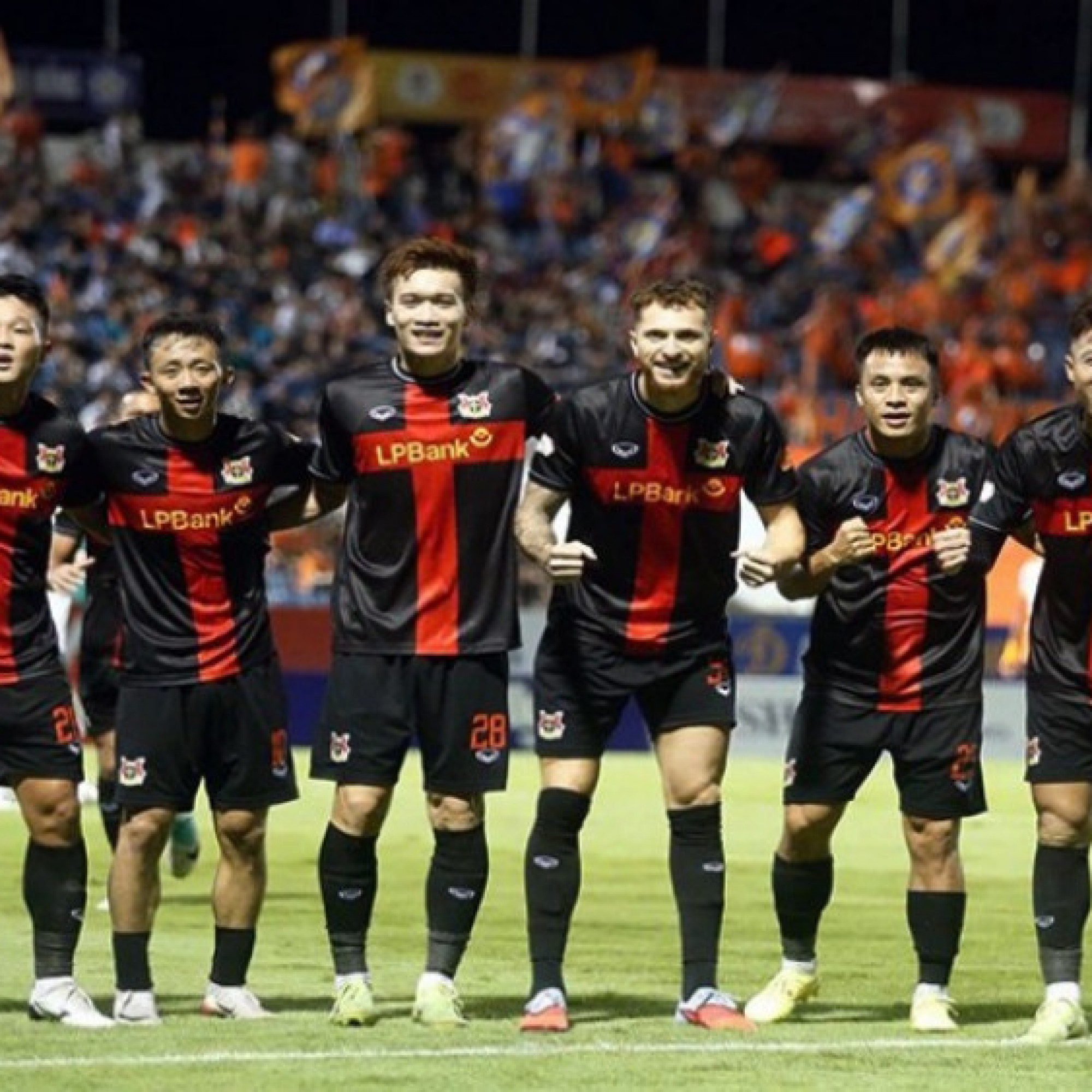  - Trực tiếp bóng đá Ninh Bình - SLNA: Olaha sút vọt xà ngang (V-League)