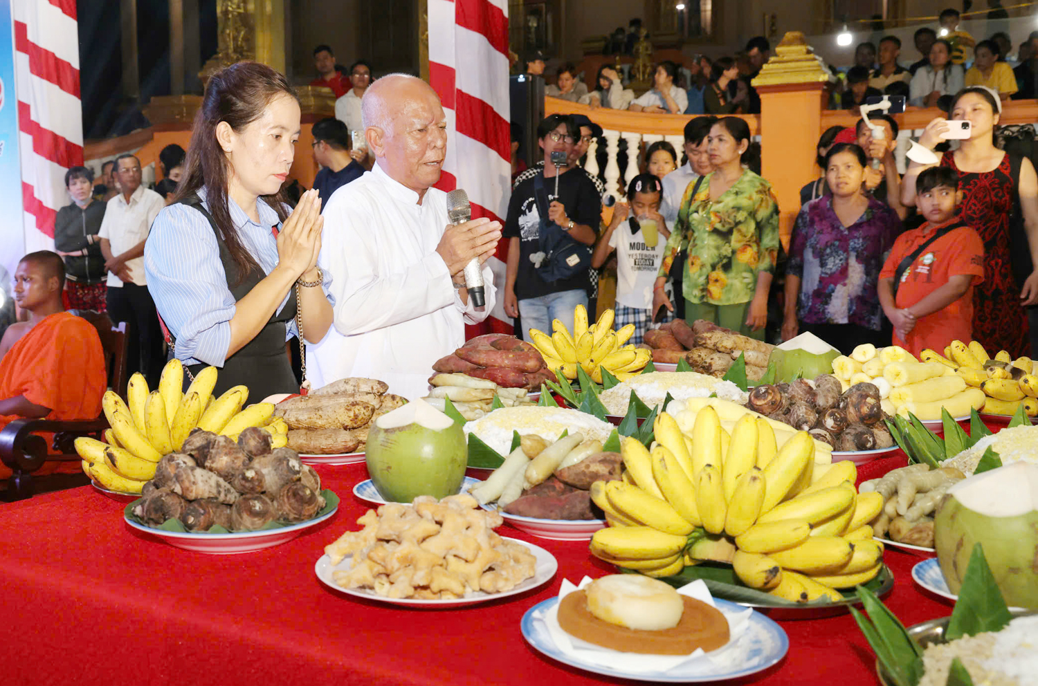 Nghi thức đút cốm dẹp độc đáo trong lễ cúng Trăng - 3