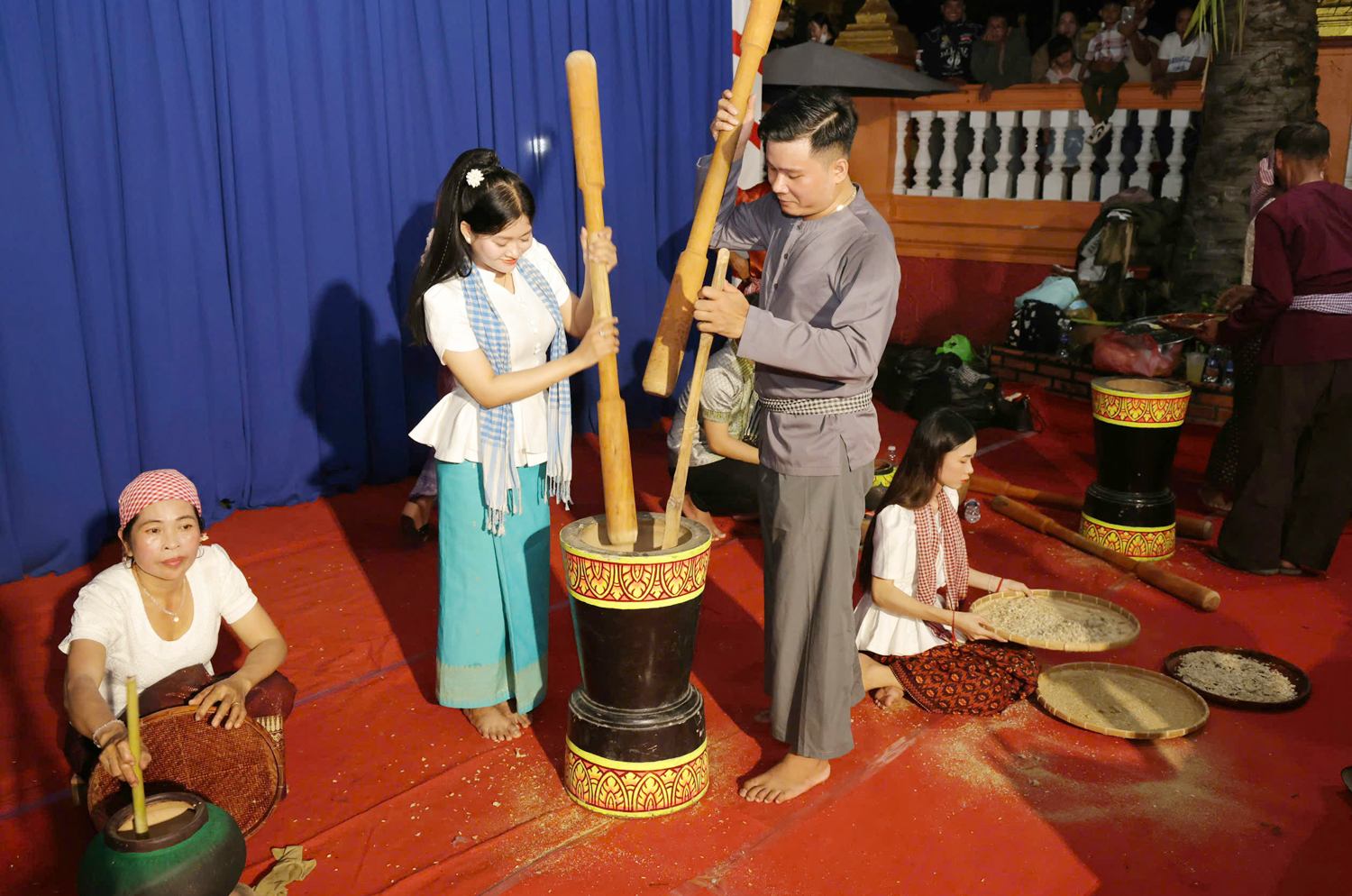 Nghi thức đút cốm dẹp độc đáo trong lễ cúng Trăng - 6