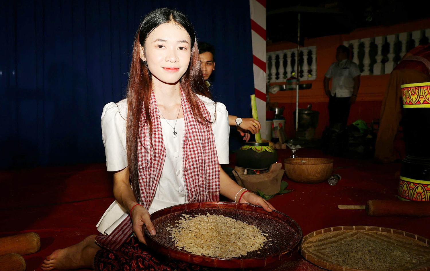 Nghi thức đút cốm dẹp độc đáo trong lễ cúng Trăng - 7