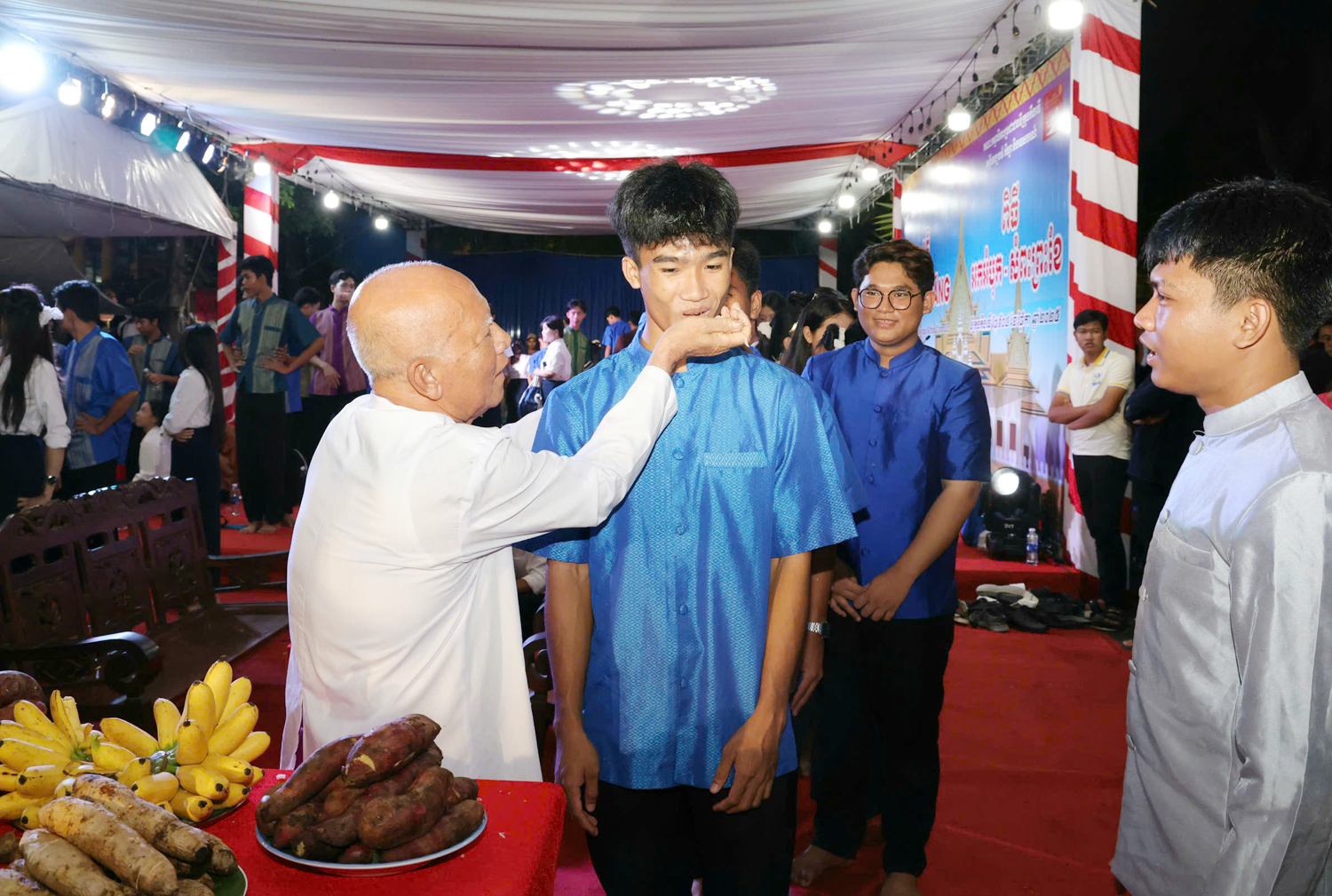 Nghi thức đút cốm dẹp độc đáo trong lễ cúng Trăng - 10