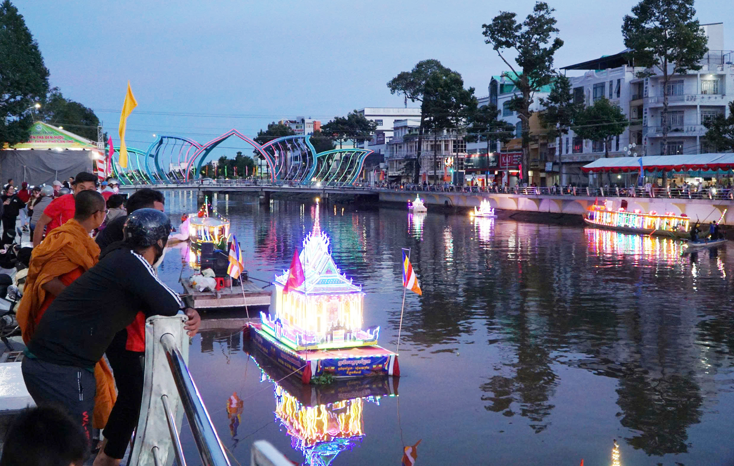 Nghi thức đút cốm dẹp độc đáo trong lễ cúng Trăng - 14