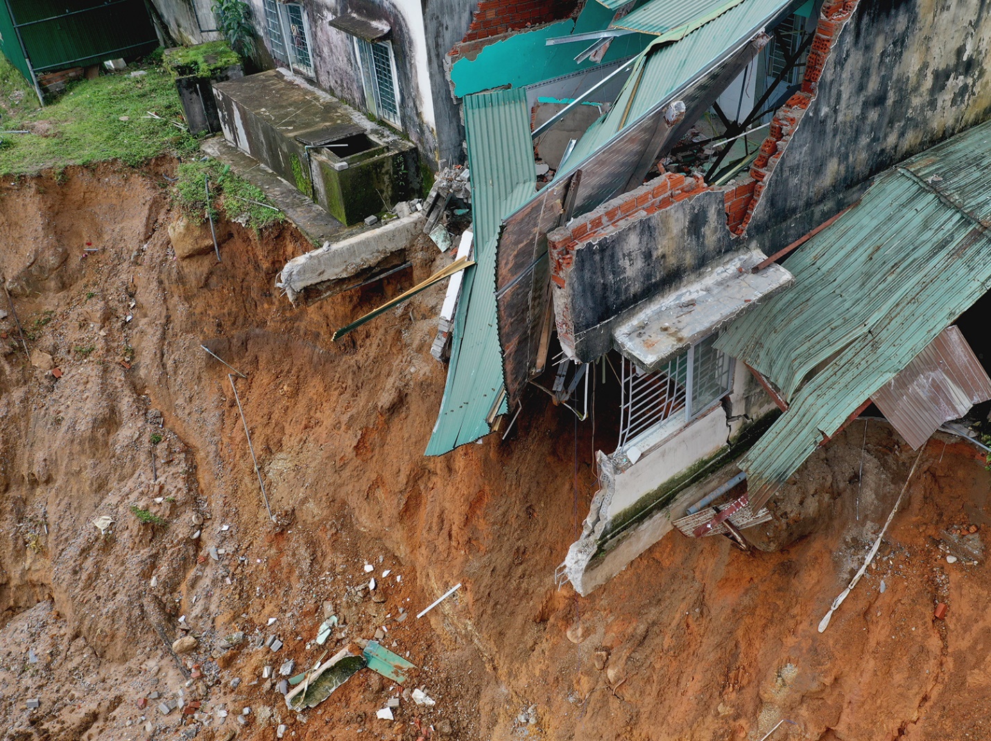 nui lo gay hu hong nhieu truong hoc o vung cao quang ngai - 3