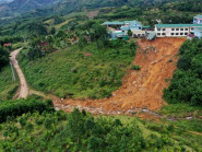 Chuyển động - Núi lở gây hư hỏng nhiều trường học ở vùng cao Quảng Ngãi