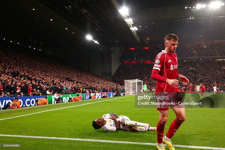 Mbappe - Vinicius hoàn toàn "tắt điện" ở Anfield, Gareth Bale chỉ trích thẳng mặt - 2