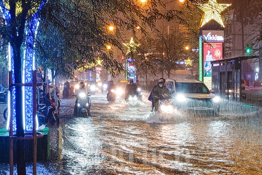 Cơn mưa giông tháng 11 vang vọng về bản tình ca cũ - 8