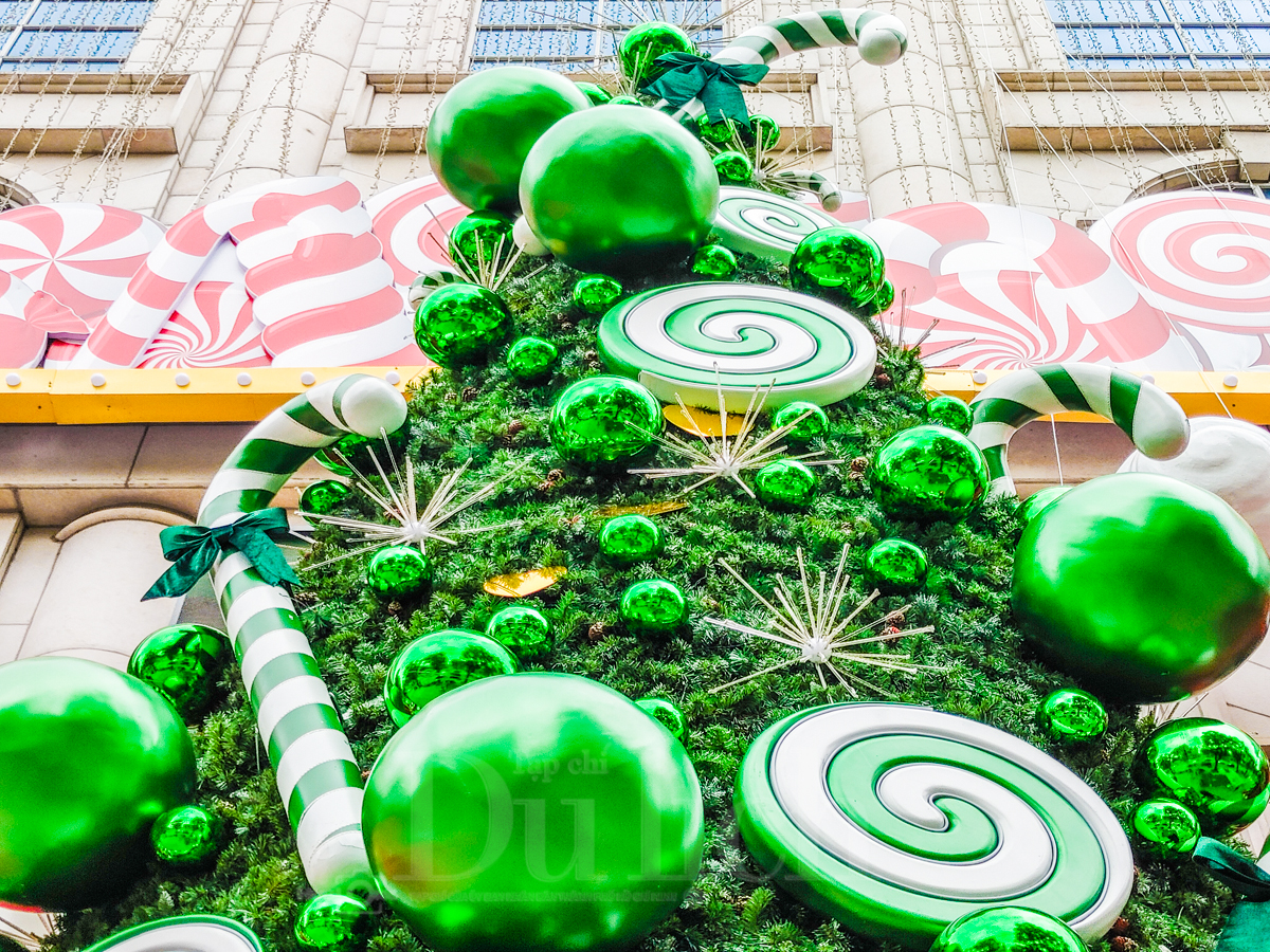 Sài Gòn sớm khoác áo Giáng sinh, rộn ràng bản hòa ca đón chào năm mới - 3