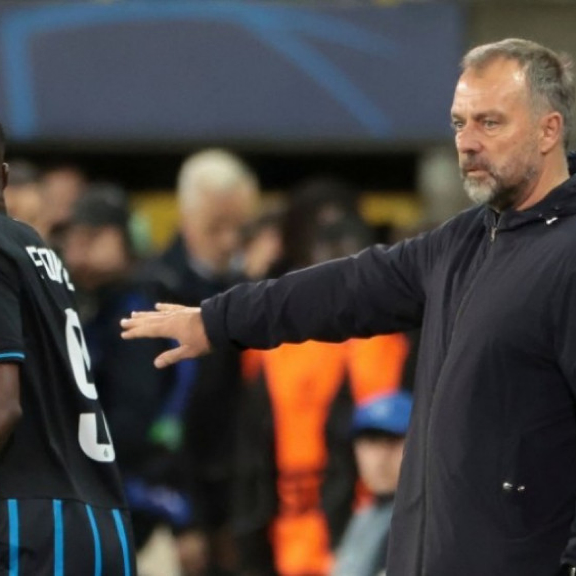  - Barca thủng lưới 9 trận liên tiếp: Bẫy việt vị báo hại, HLV Flick vẫn bảo thủ