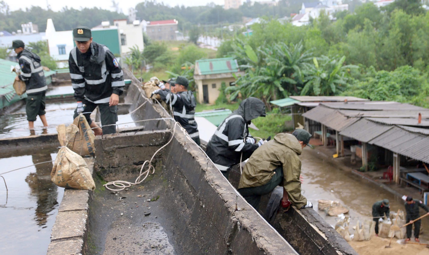 mien trung so tan hang tram nghin ho dan tranh bao so 13 - 7