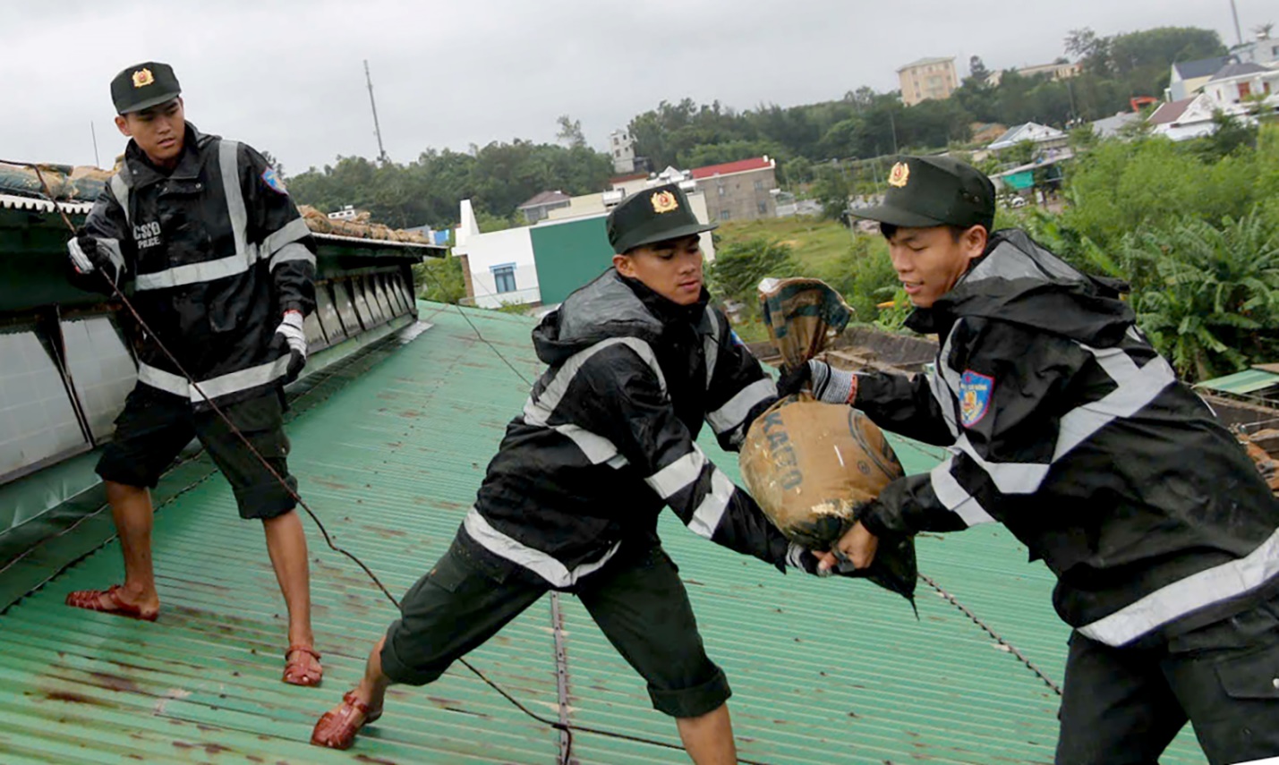 mien trung so tan hang tram nghin ho dan tranh bao so 13 - 6