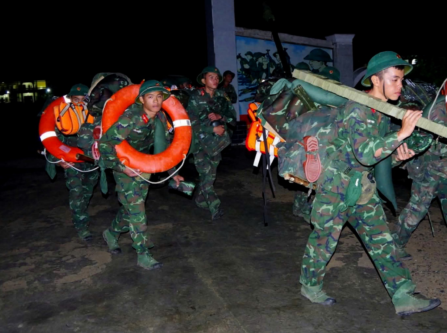 pho thu tuong tran hong ha: cac luc luong truc chien cao do giup dan ung pho bao 13 - 5