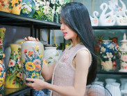 Khám phá Làng gốm Bát Tràng: Nơi gìn giữ hồn Việt qua từng nét chạm