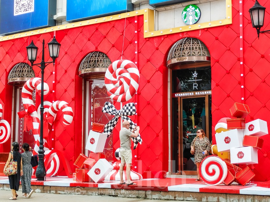 Sài Gòn sớm khoác áo Giáng sinh, rộn ràng bản hòa ca đón chào năm mới - 13