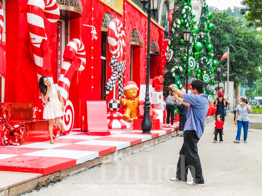 Sài Gòn sớm khoác áo Giáng sinh, rộn ràng bản hòa ca đón chào năm mới - 16