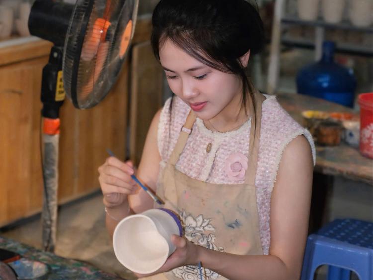 Khám phá Làng gốm Bát Tràng: Nơi gìn giữ hồn Việt qua từng nét chạm