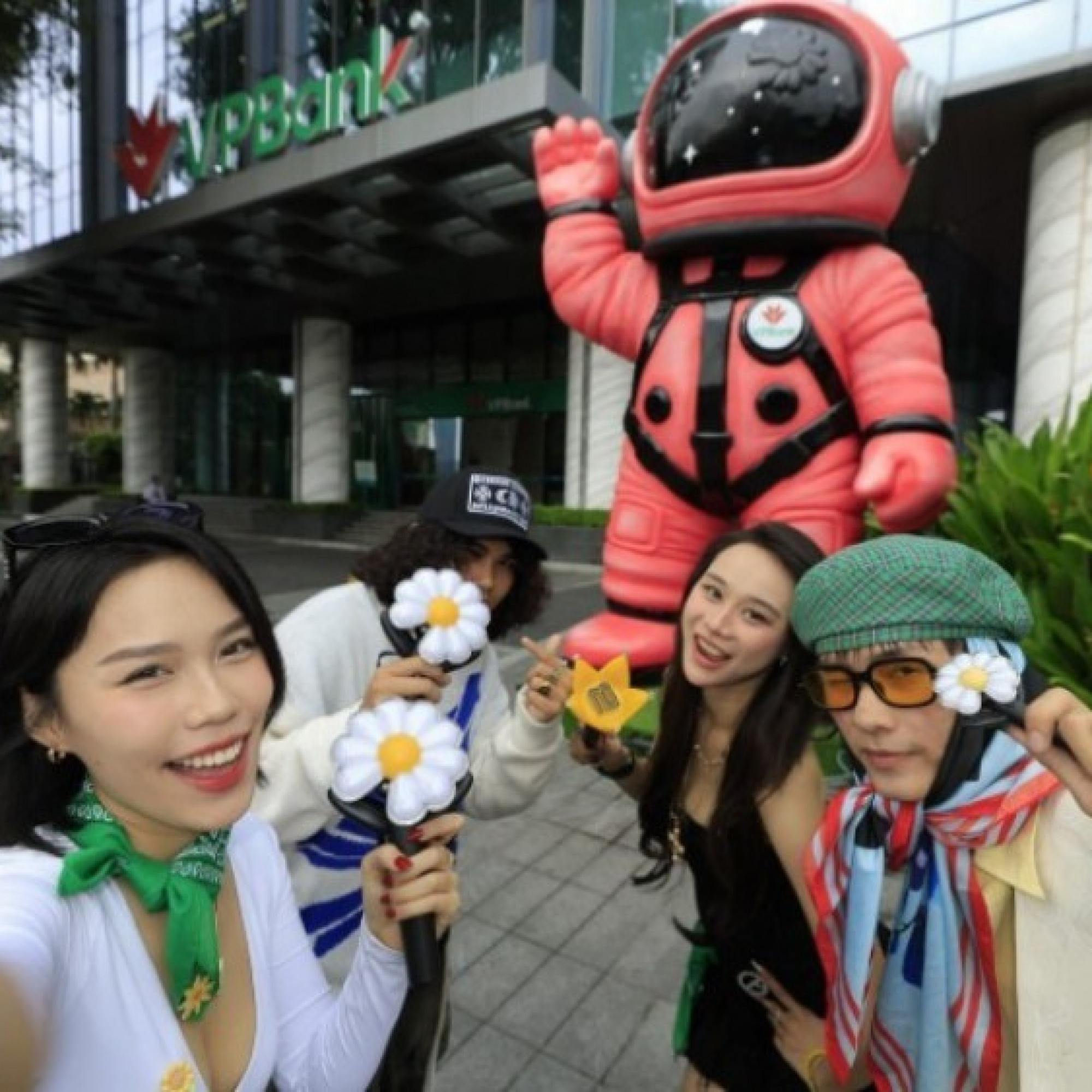  - Kim chủ VPBank chơi lớn: Nổ loạt project hoành tráng đón ông hoàng K-Pop G-DRAGON!