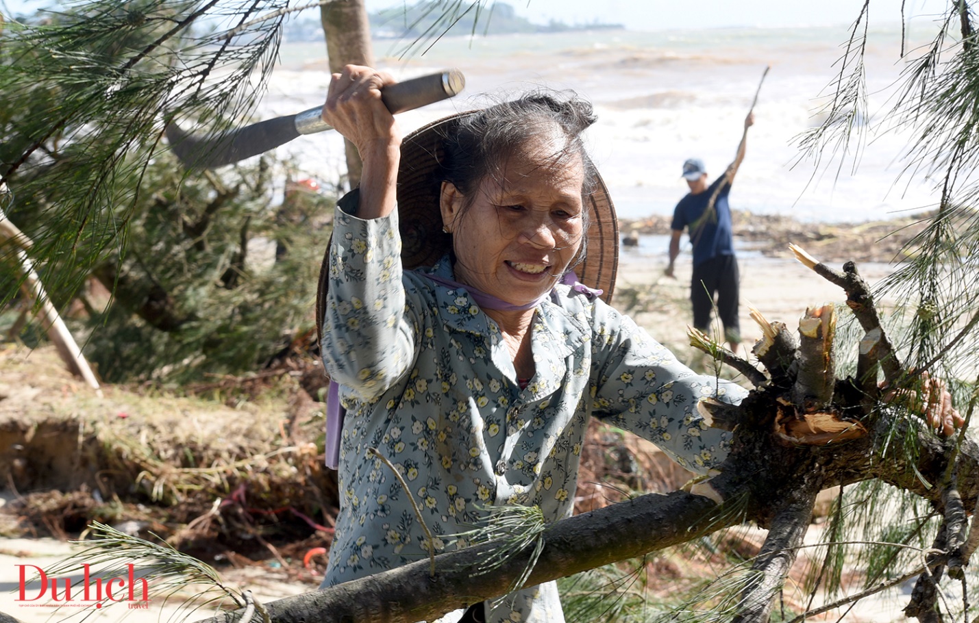 bai bien dep nhat quang ngai tan hoang sau bao so 13 - 9