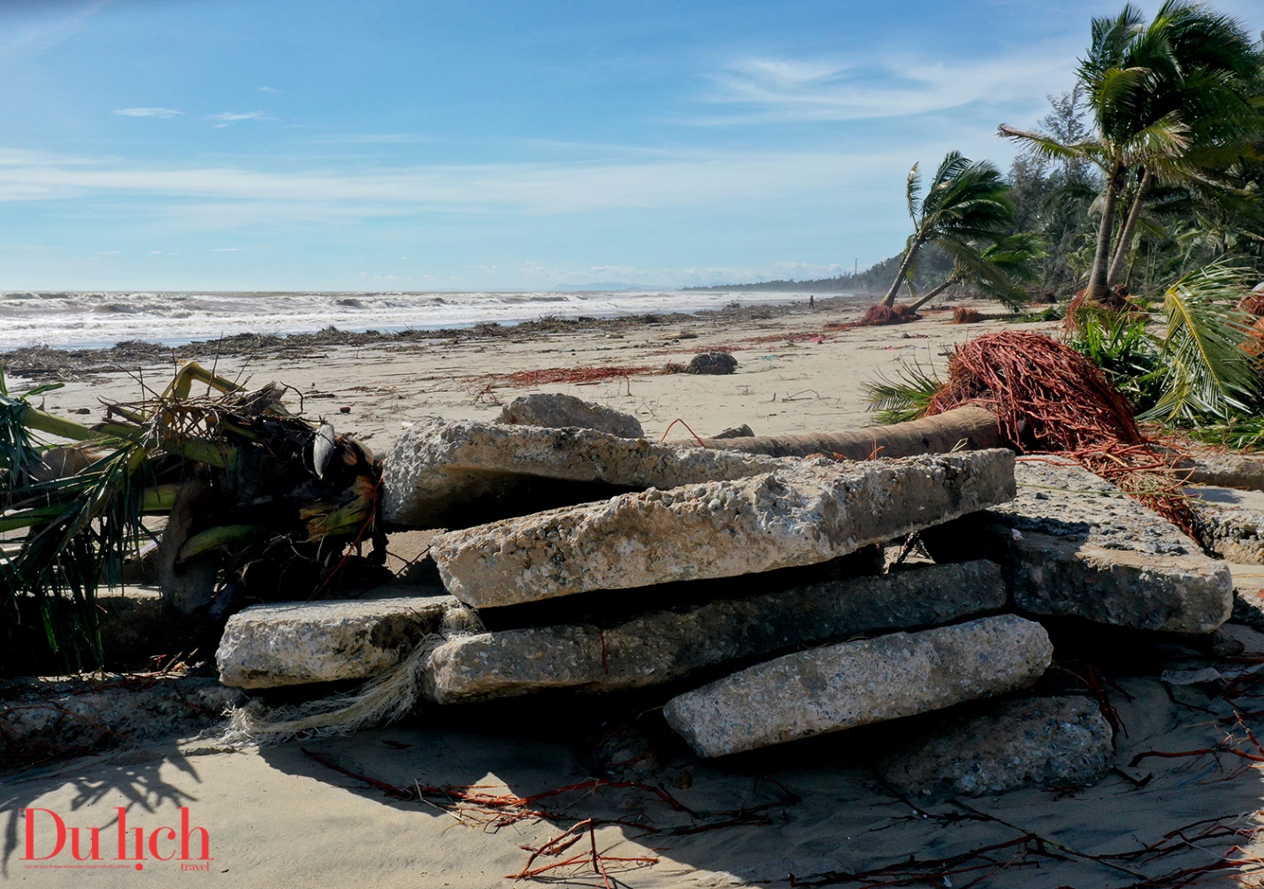 bai bien dep nhat quang ngai tan hoang sau bao so 13 - 13