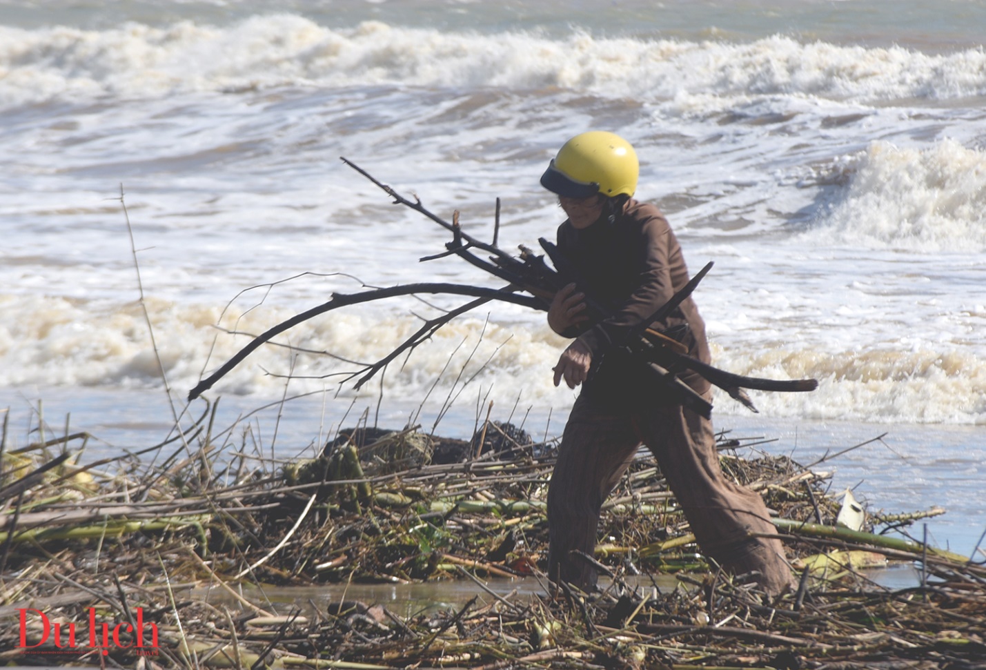 bai bien dep nhat quang ngai tan hoang sau bao so 13 - 8