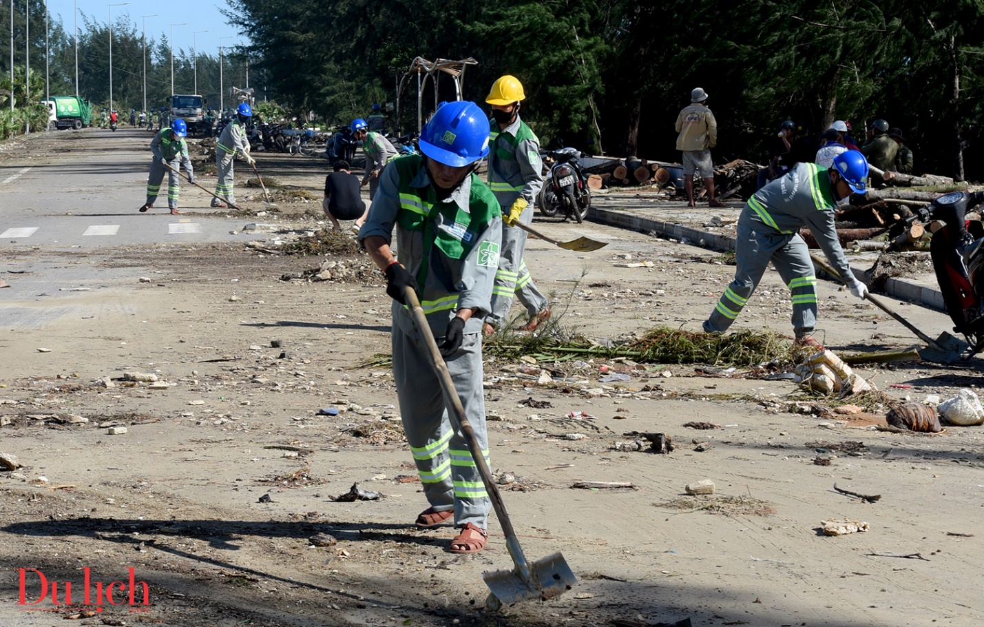 bai bien dep nhat quang ngai tan hoang sau bao so 13 - 14