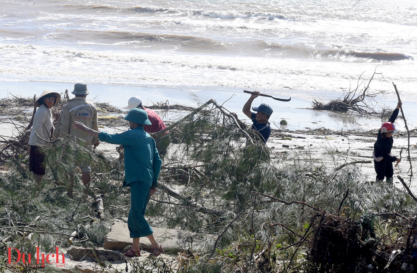 bai bien dep nhat quang ngai tan hoang sau bao so 13 - 10