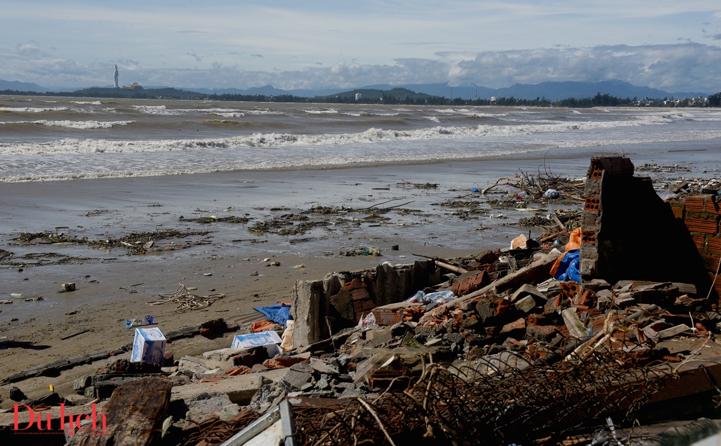 trieu cuong dang cao lich su giat sap tan hoang nha dan ven bien quang ngai - 8