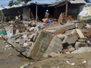 Chuyển động - Triều cường dâng cao lịch sử giật sập tan hoang nhà dân ven biển Quảng Ngãi