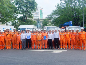  - Điện lực Huế hỗ trợ Gia Lai khắc phục lưới điện do hậu quả của bão số 13