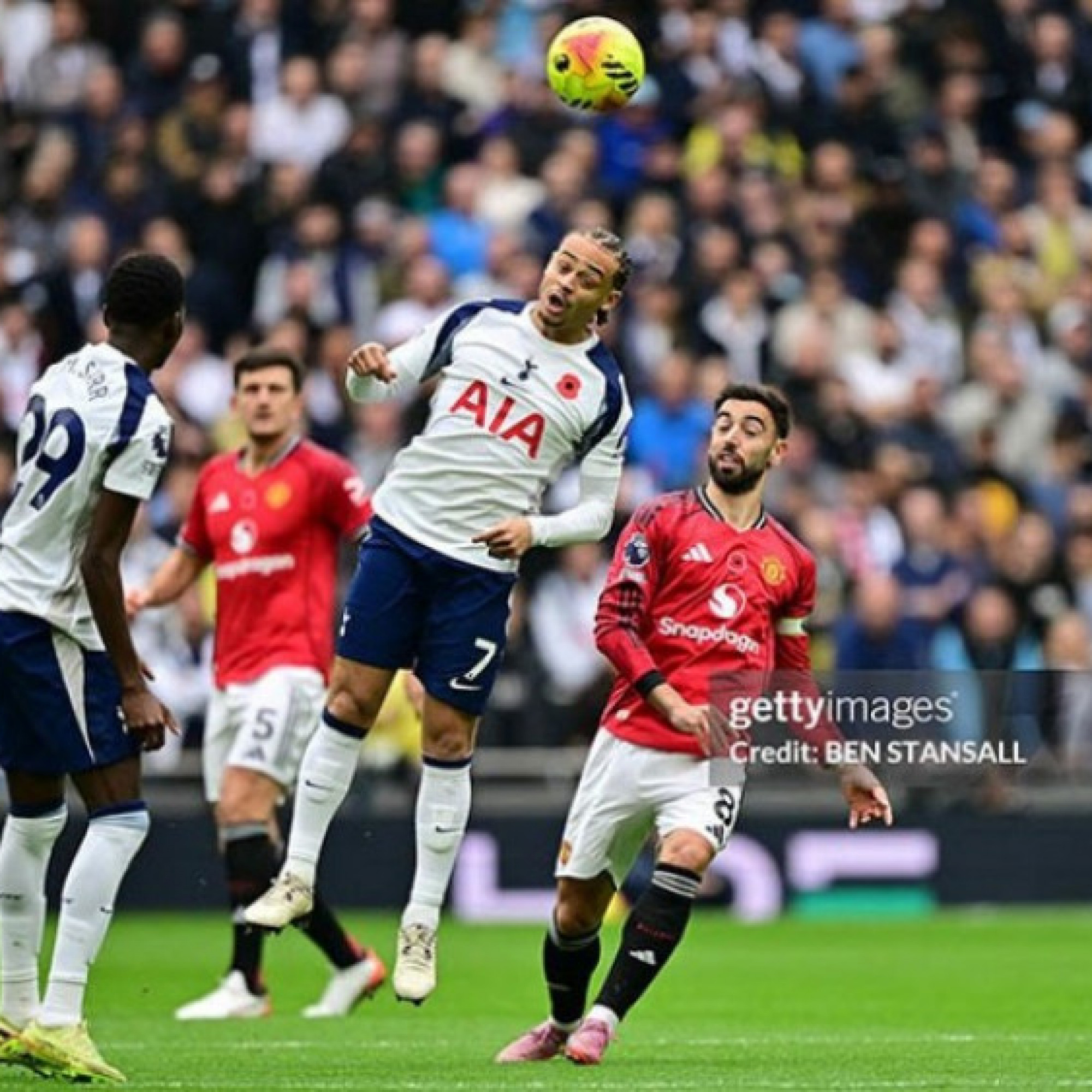 - Trực tiếp bóng đá Tottenham - MU: Mbeumo mở tỷ số, thế trận sôi nổi (Ngoại hạng Anh)
