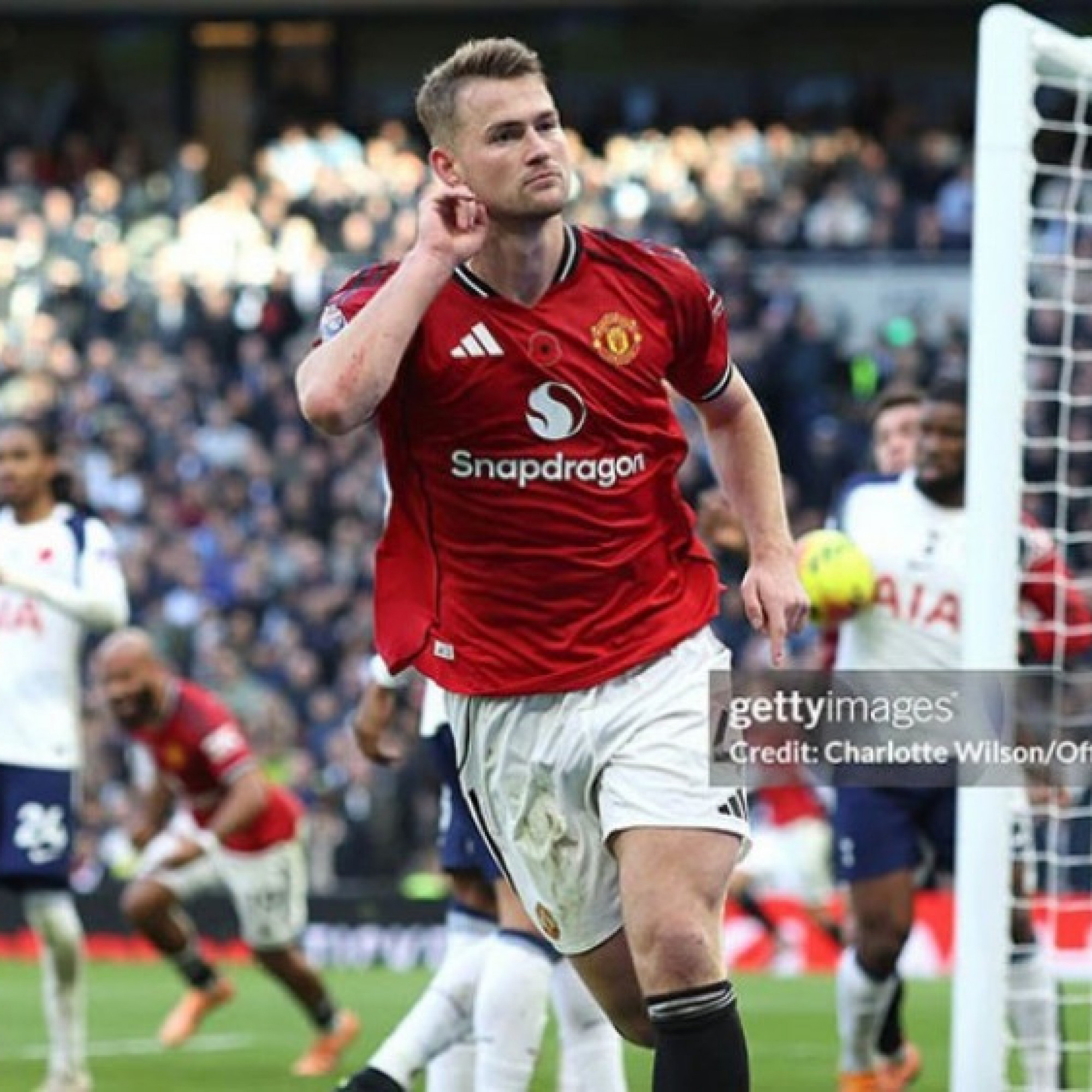  - MU vượt lên nghịch cảnh ở đại chiến với Tottenham, Amorim lo nhiều hơn vui