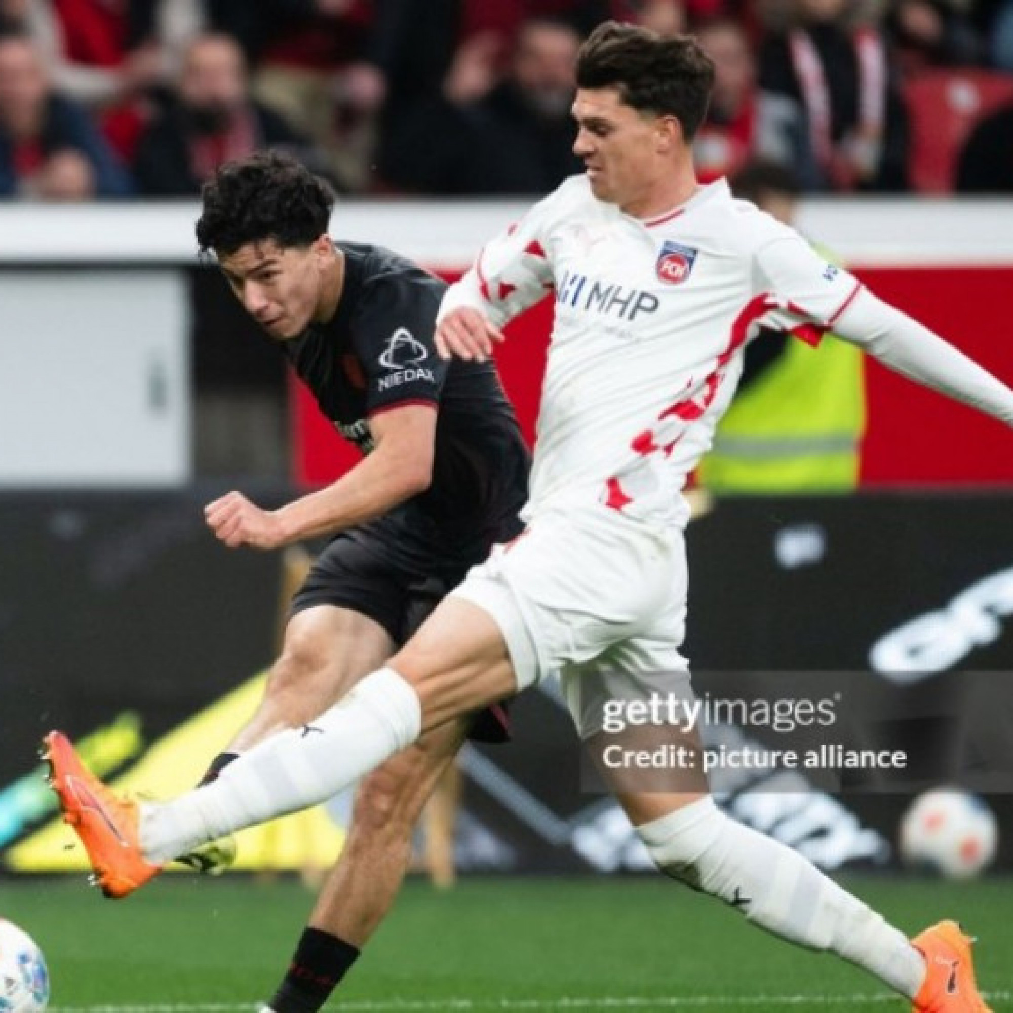  - Video bóng đá Leverkusen - Heidenheim: "Cơn mưa" bàn thắng (Bundesliga)
