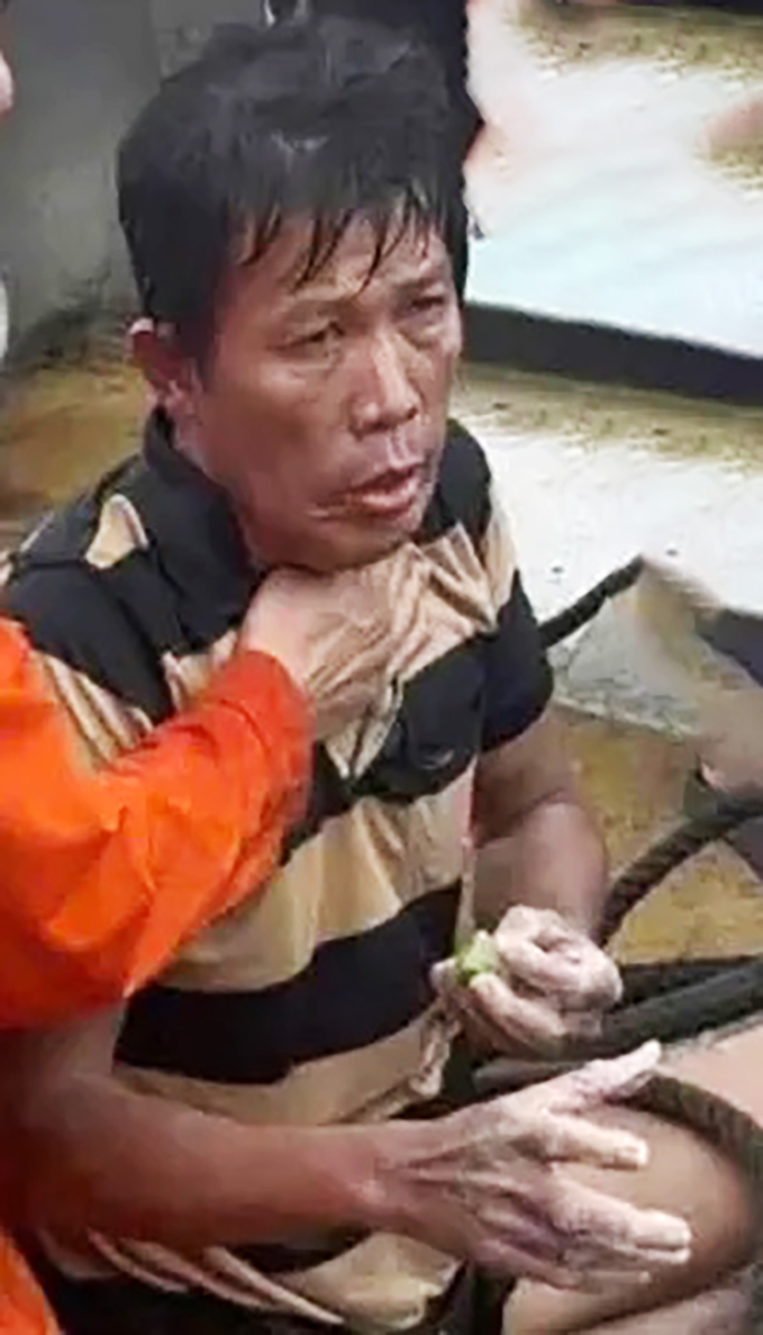 Tìm thấy người đàn ông Lý Sơn bị sóng cuốn trôi dạt suốt hai ngày đêm trên biển - 1