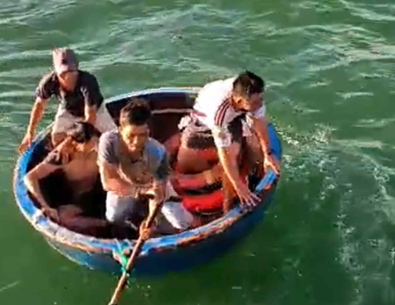 Thêm một ngư dân Lý Sơn được cứu sống ở vùng biển Gia Lai - 2