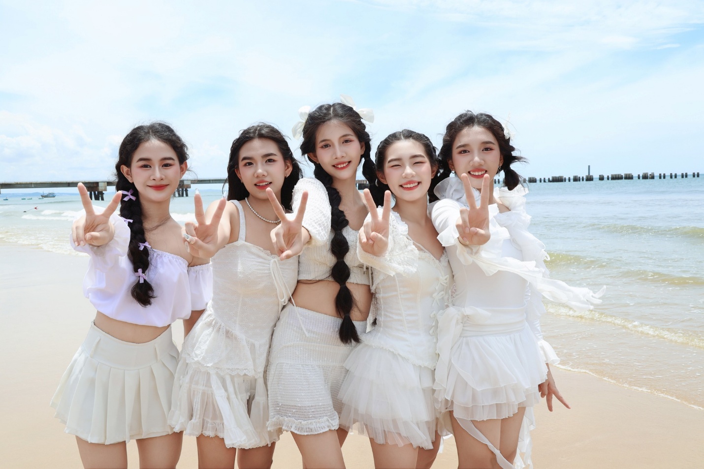 Nhóm nhạc V.STAR ra mắt MV “Một Việt Nam mới tinh” - 2