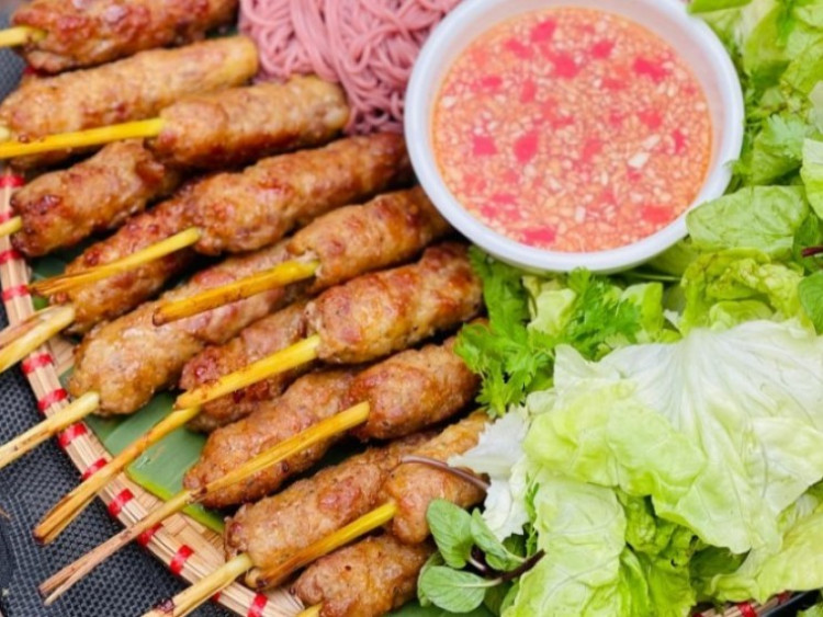 Cách làm nem lụi siêu ngon và đơn giản, người vụng mấy cũng làm được