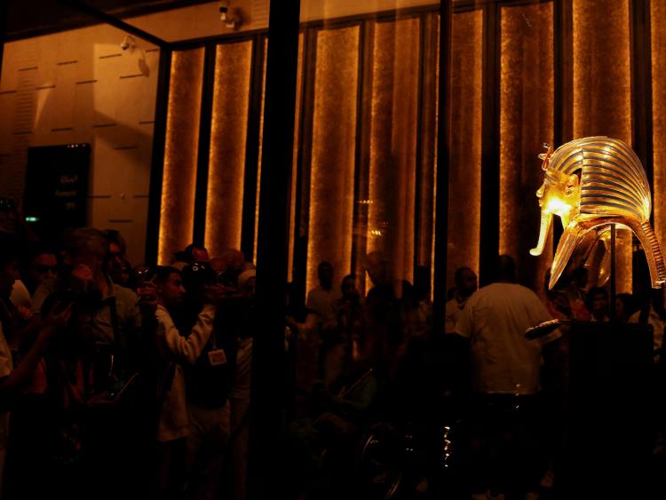 Bên trong kho báu đầy vàng của vua Tutankhamun