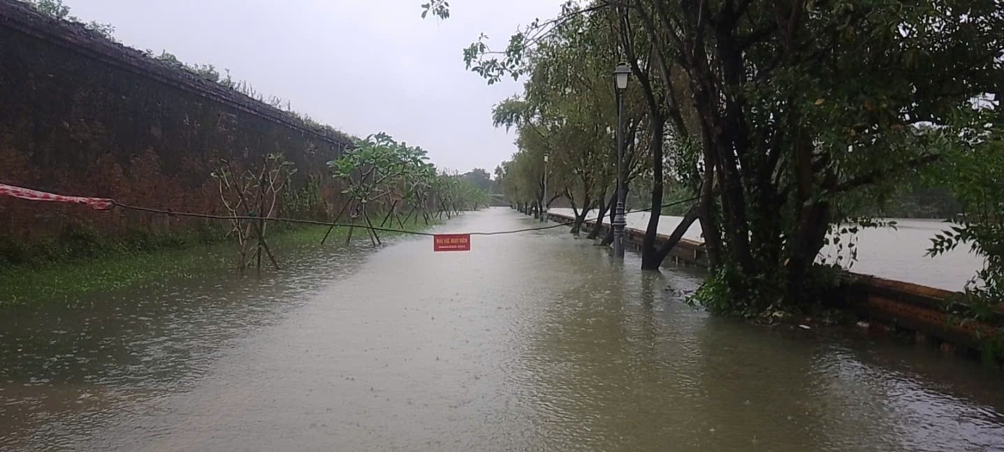Cố đô Huế qua cơn lũ lịch sử - 1