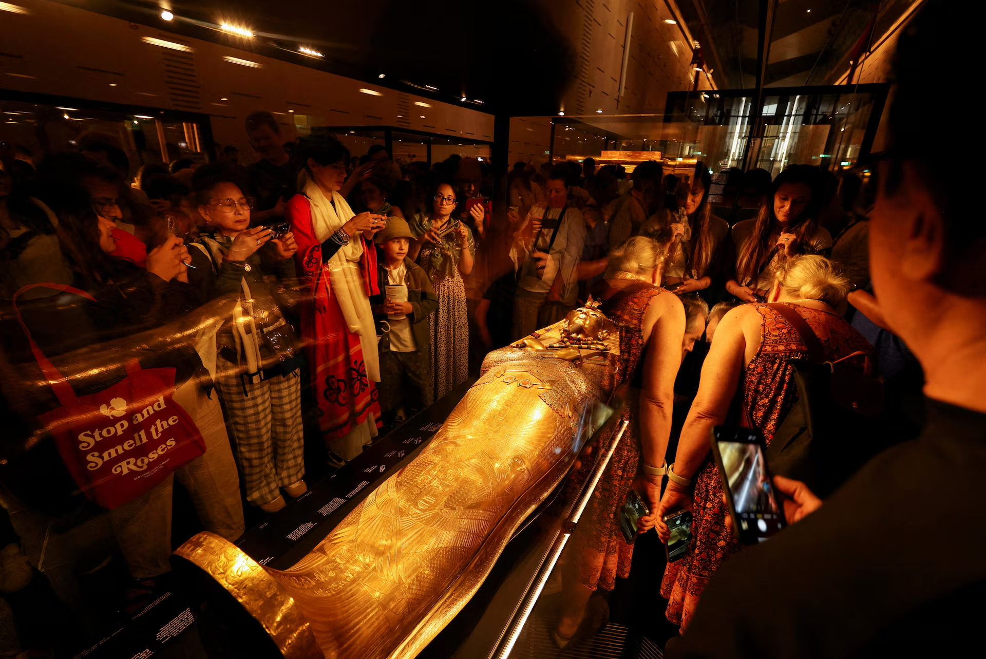 Bên trong kho báu đầy vàng của vua Tutankhamun - 2