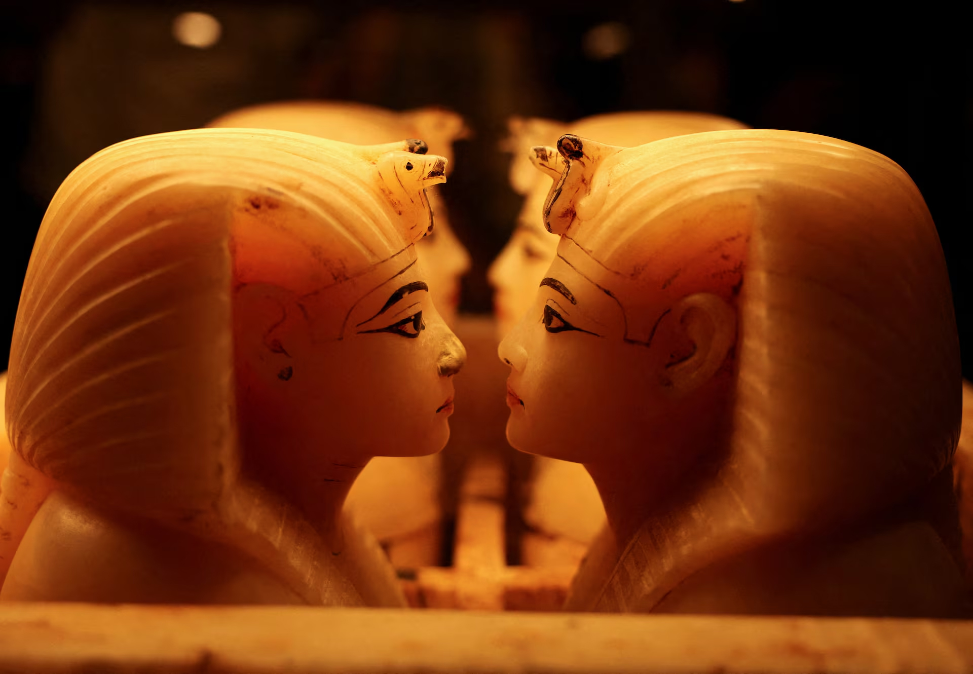 Bên trong kho báu đầy vàng của vua Tutankhamun - 4