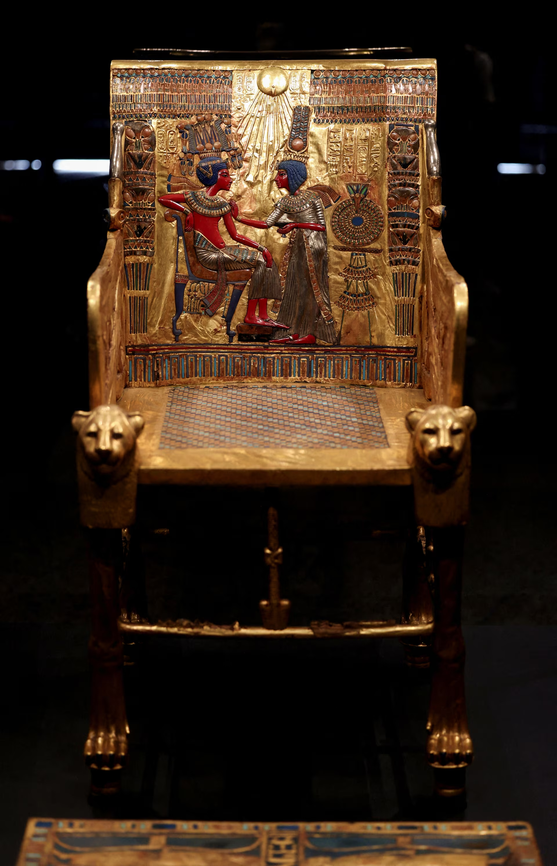 Bên trong kho báu đầy vàng của vua Tutankhamun - 10