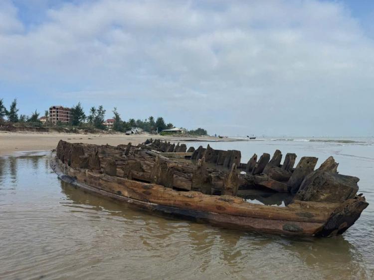 Kỳ lạ con tàu cổ 'thoắt ẩn, thoắt hiện' trên biển Hội An