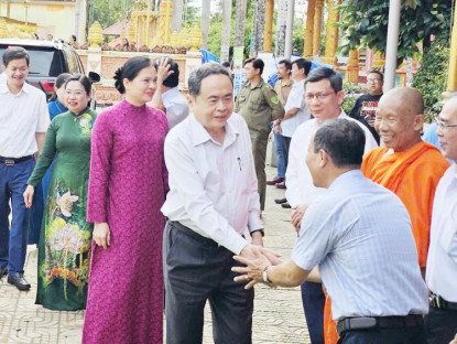  - Chủ tịch Quốc hội Trần Thanh Mẫn dự Ngày hội Đại đoàn kết toàn dân tộc ở Cần Thơ