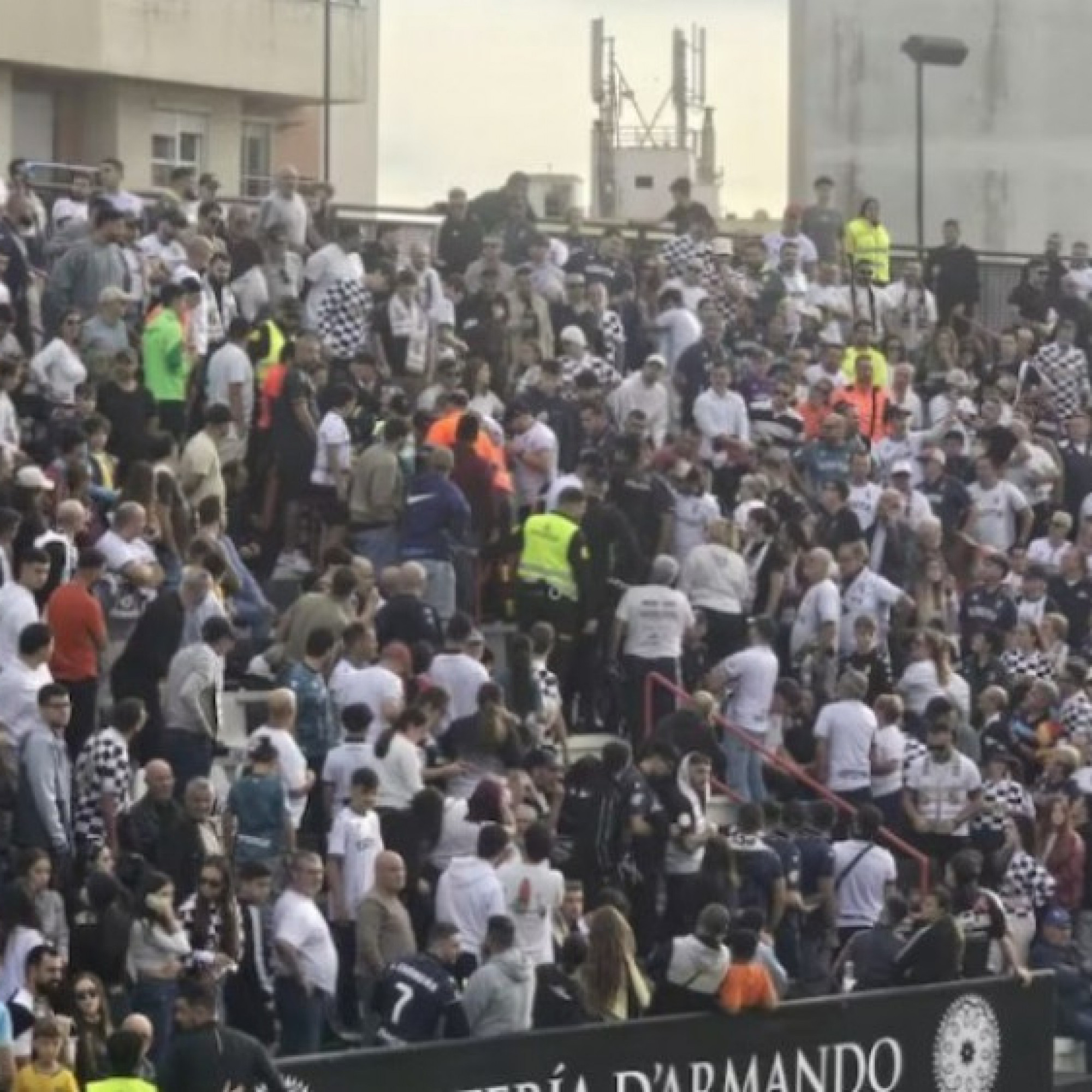  - Tin mới nhất bóng đá sáng 11/10: Bóng đá Tây Ban Nha bất ngờ có sự cố buồn