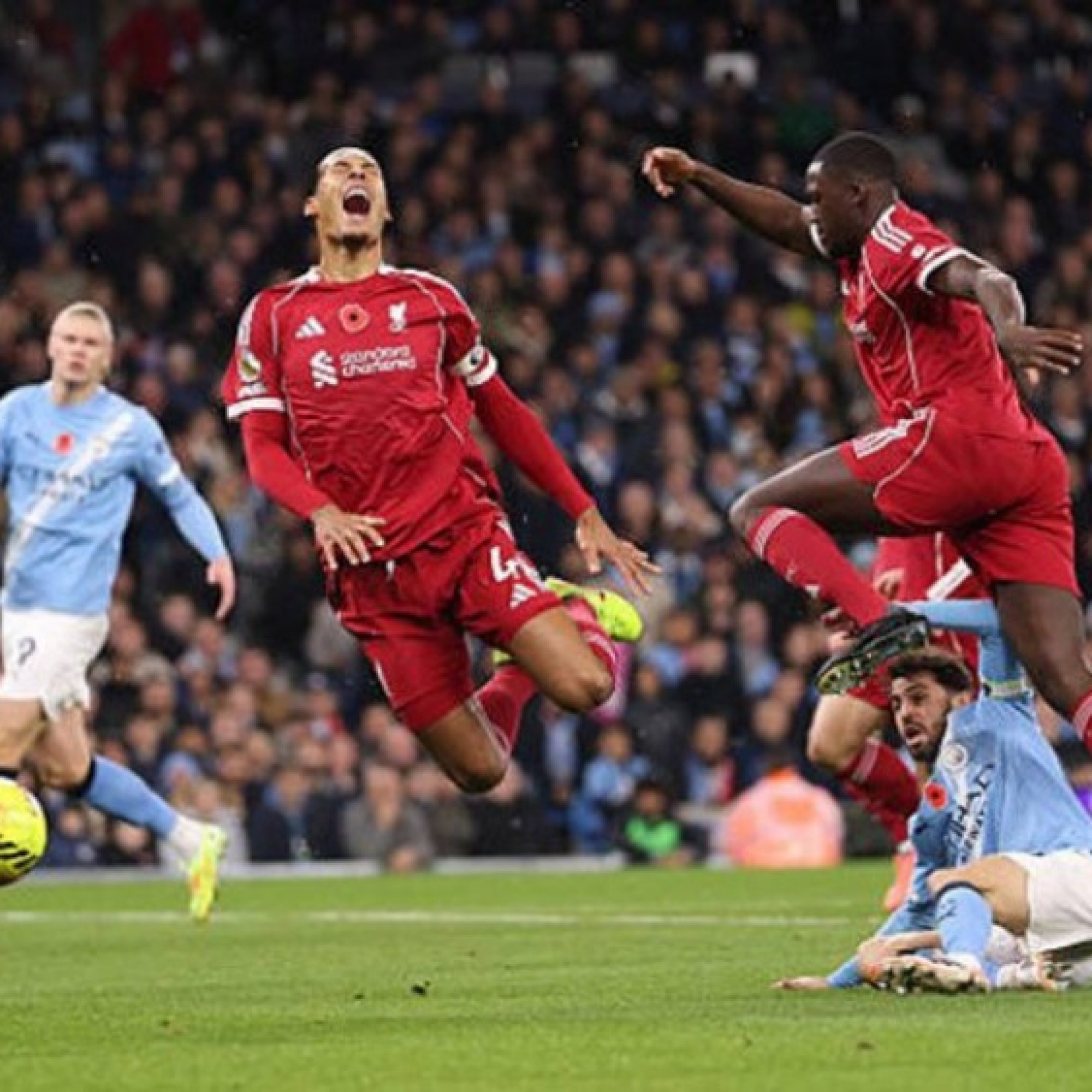  - Kết quả bóng đá Man City - Liverpool: Quà to mừng trận thứ 1000 (Ngoại hạng Anh)