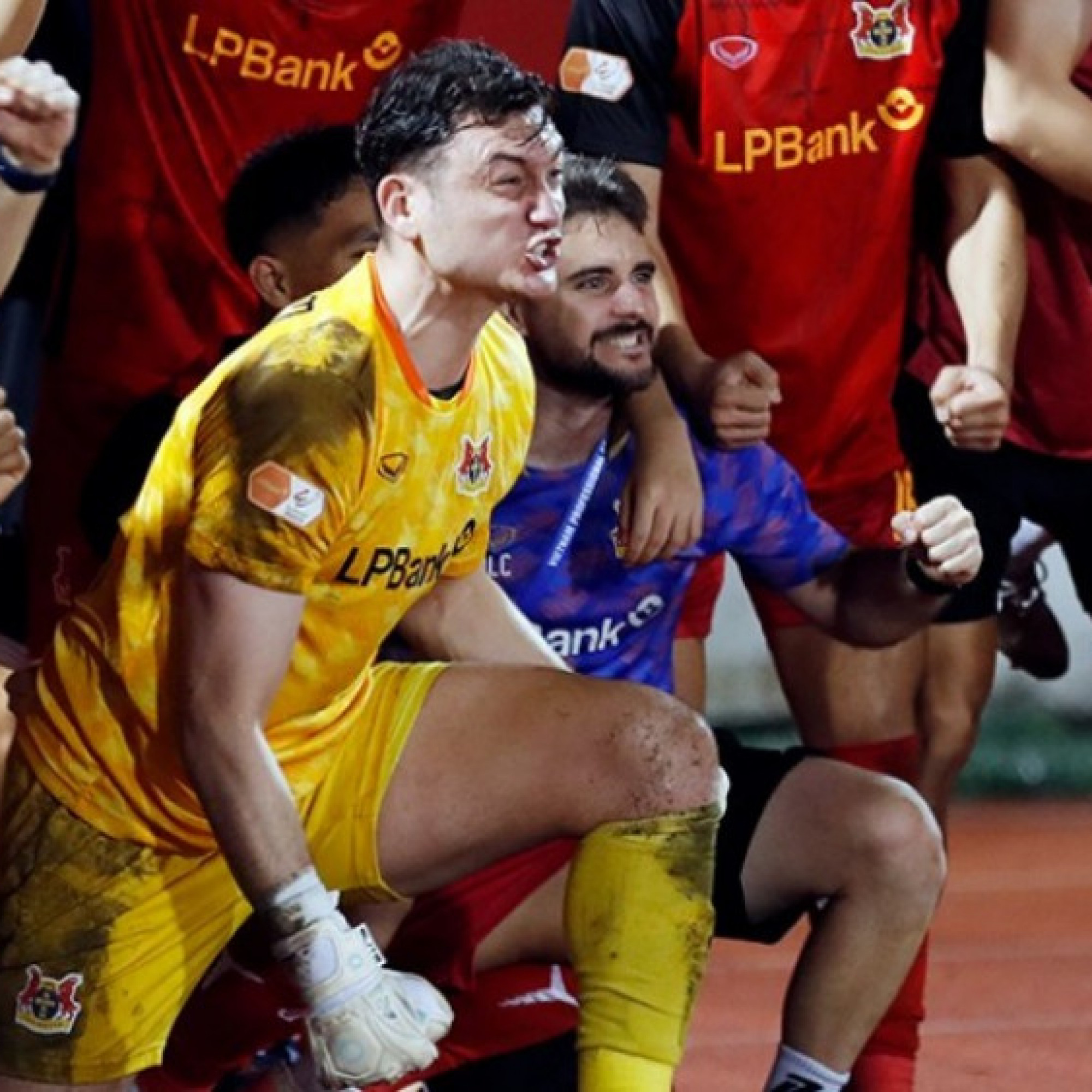  - Thủ môn Văn Lâm vỡ òa như vô địch V-League khi thắng nghẹt thở 4-3