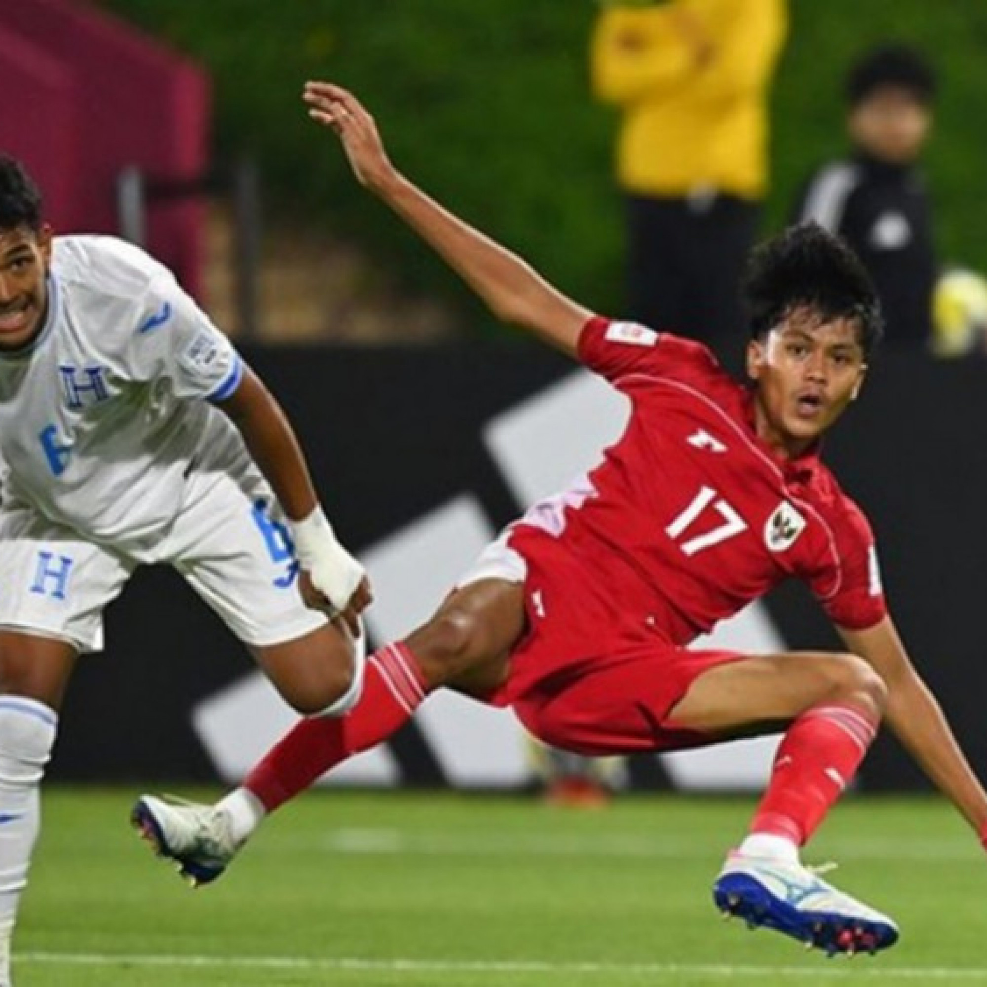  - Video bóng đá U17 Honduras - U17 Indonesia: 2 phút 2 quả penalty, rượt đuổi kịch tính (U17 World Cup)